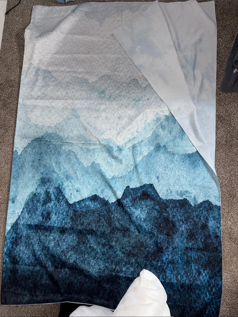 Blue Gradient Mountain Print Wall Tapesty